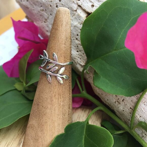 Sterling Silver Wrap Around Leaf Toe Ring - Picture 2 of 3